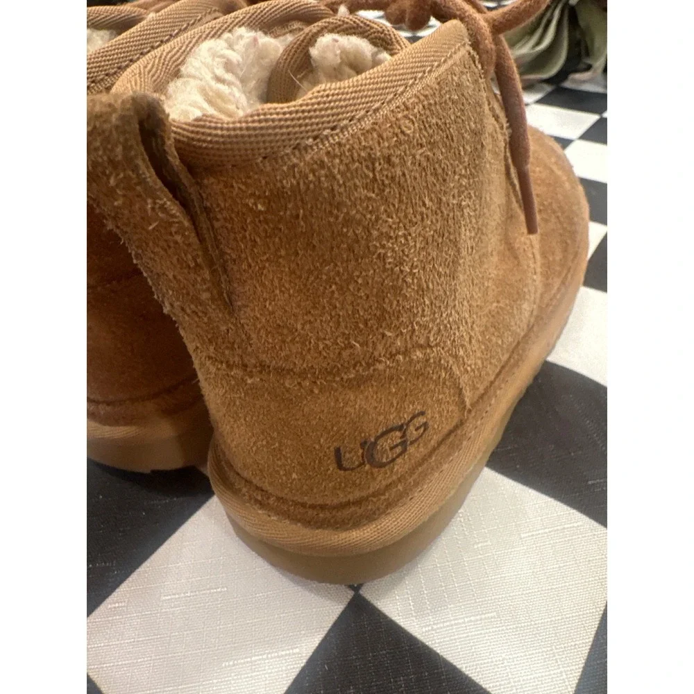 UGG Neumel Kids Chestnut Suede Lace Up Chukka Boots Brown Size 1 winter